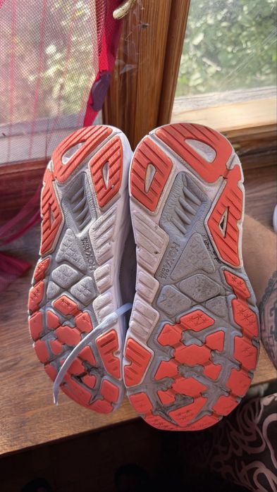 Продам кросівки унісекс HOKA Arahi 6 (Розмір 41 - 26,5 см)