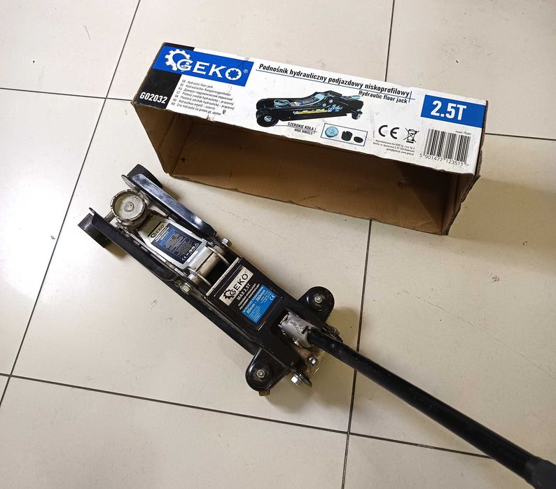 Podnośnik hydrauliczny GEKO G02032 2,5T niski profil 80-360 mm