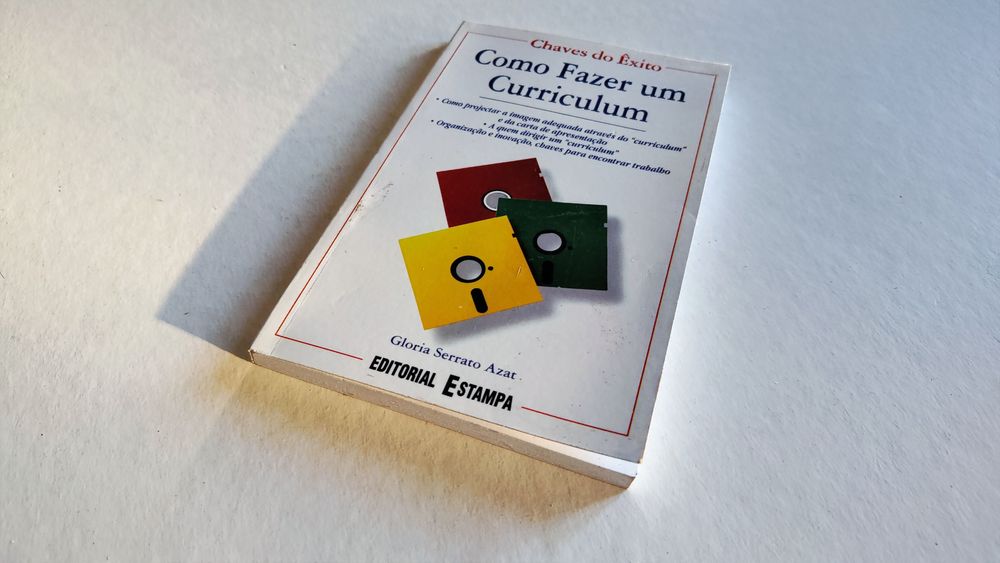 "Como Fazer um Curriculum" de Gloria Serrato Azat
