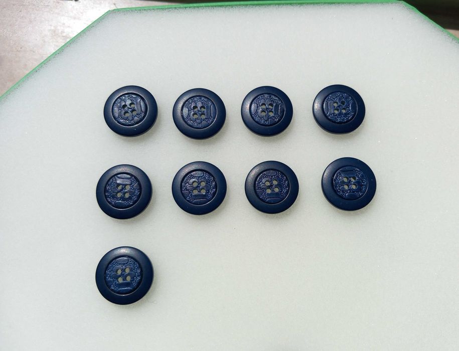 9 botões plástico azul centro trabalhado. Modernos e novos. 1,7 cm