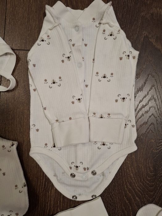 Продам набір дитячого одягу