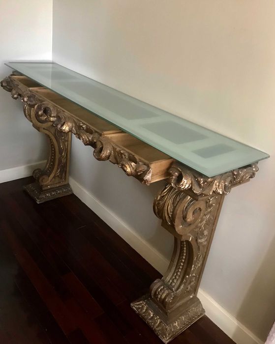 Credência Antiga em Talha Dourada com 3 gavetas.