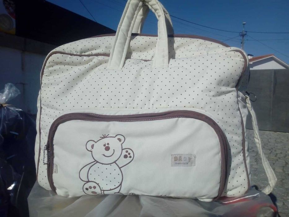 Conjunto de cadeirinhas e carrinho para bebé