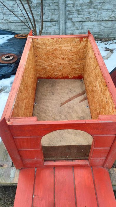 Ocieplona buda dla psa.