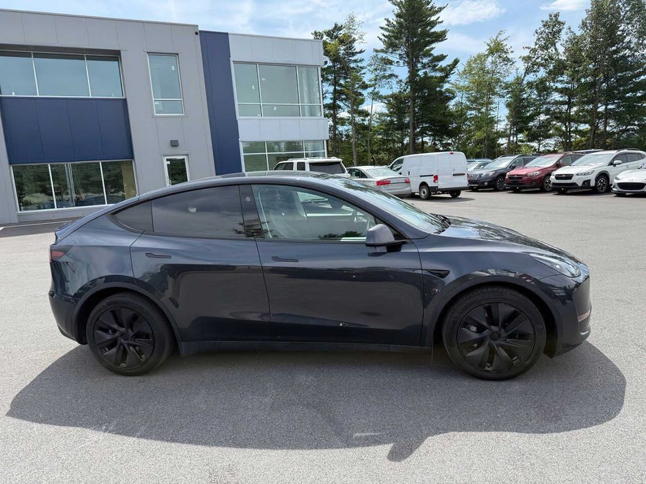 Tesla Model Y Long Range      2025
