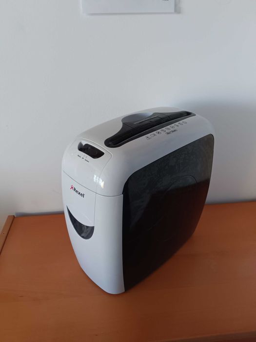 Niszczarka dokumentów i kart bankowych, REXEL, "elegancka", 37x18x36cm