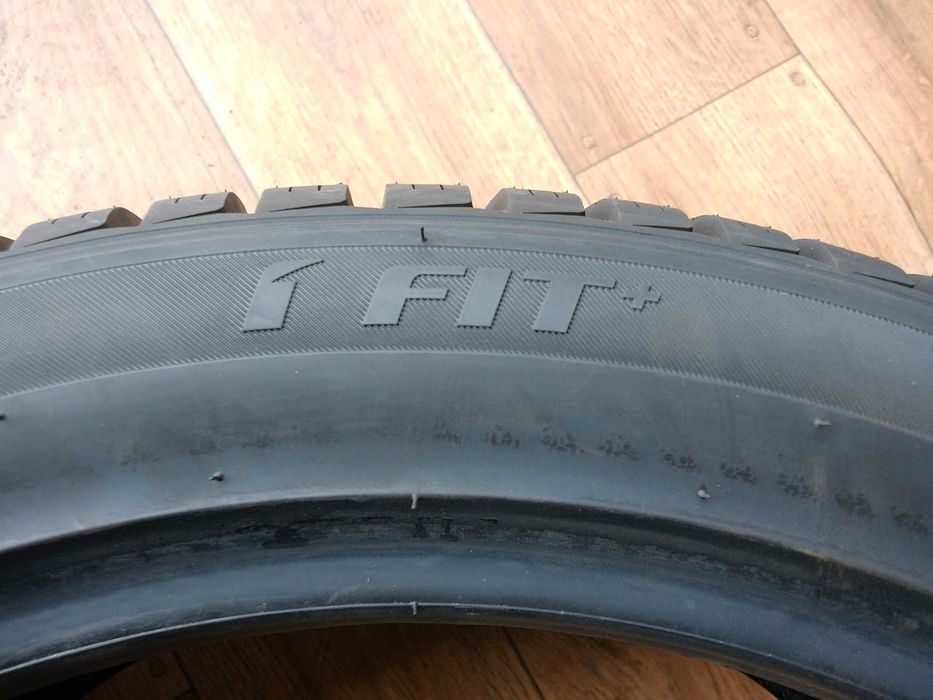 Laufen ILit+ LW31  235/45/18 98V XL Nowe z 2024r
