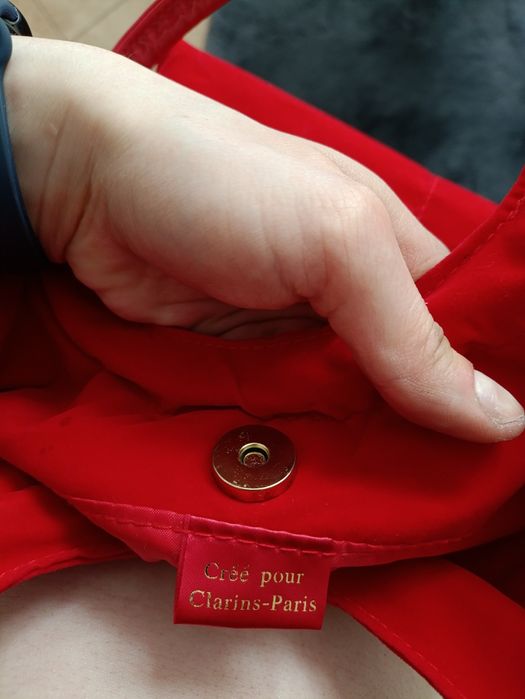 Czerwona torebka do ręki