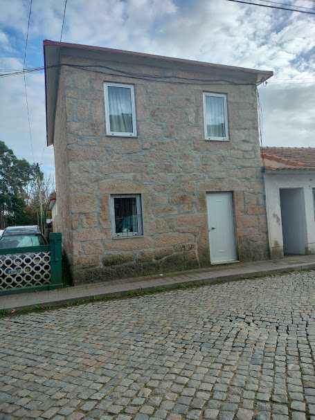 Para arrendar T3, moradia com espaço exterior privado