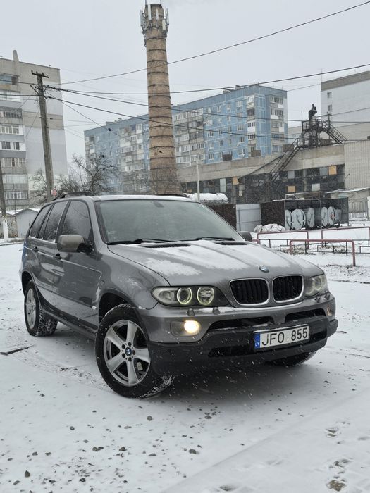 Прода BMW x5 (3.0tdi). Авто в хорошом состоянии мотор всеми любимый 3.0 турбо дизель М57 , по мотору замечаний нет , работает отлично , запускается с полу оборота, едет как надо набираться скорость хорошо и очень бодро . Коробка автомат , переключает передачи хорошо , мягко и плавно , работает отлично без нареканий.  По ходовой авто тихое и мягкое , по электрике работает каждая лампочка и так же каждая кнопка , ошибок нет. По кузову в достойном состоянии кому интересно звоните пишите , машына стоит свои денег и вашего внимания, салон не порваный , сделана тонировка , перешитый руль и  поставлена хорошая андроид магнитола . Авто свежо пригнаное , не с под военых .Кому интересно звоните пишите, есть доставка . Авто находиться в городе Самар ( Новомосковск) , Днепр обл . Пригон по договорённости .