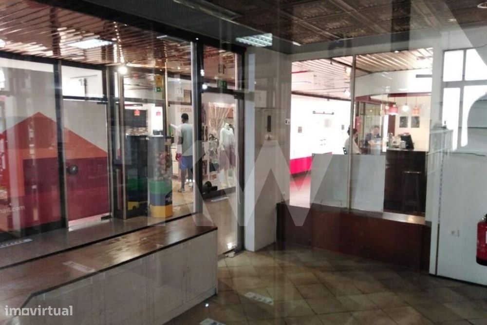 For Sale: Shop with 21 m² at Oceano Shopping Center – Odivelas