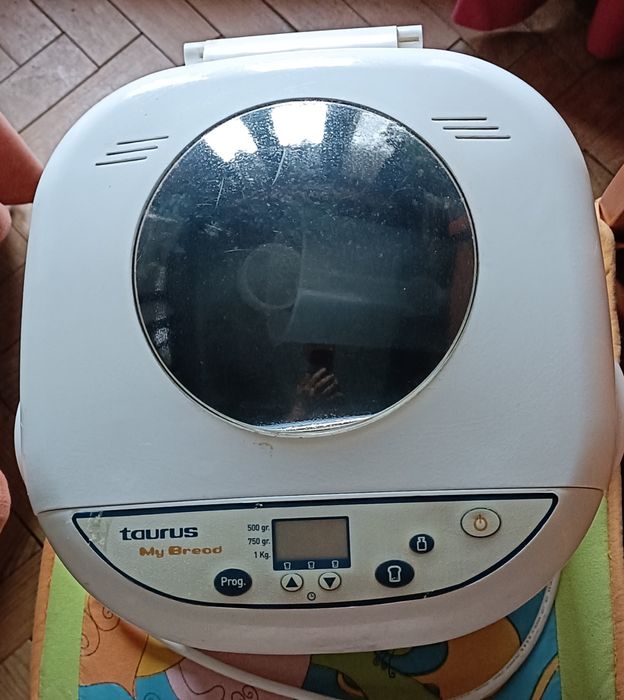 Máquina de fazer pão Taurus