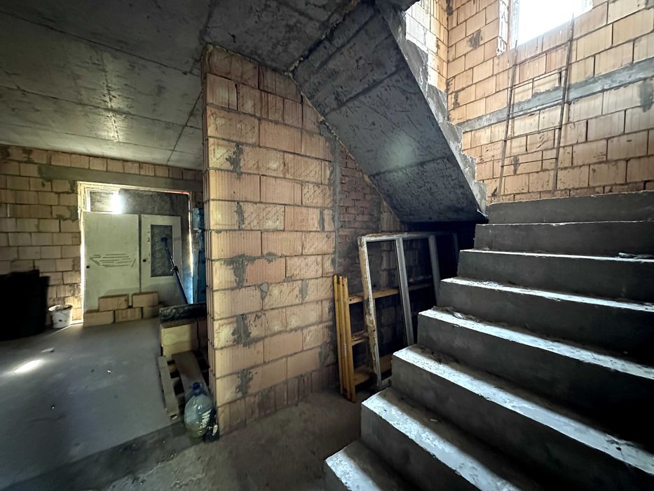 Будинок у Макарові, 212 м2, 15 соток