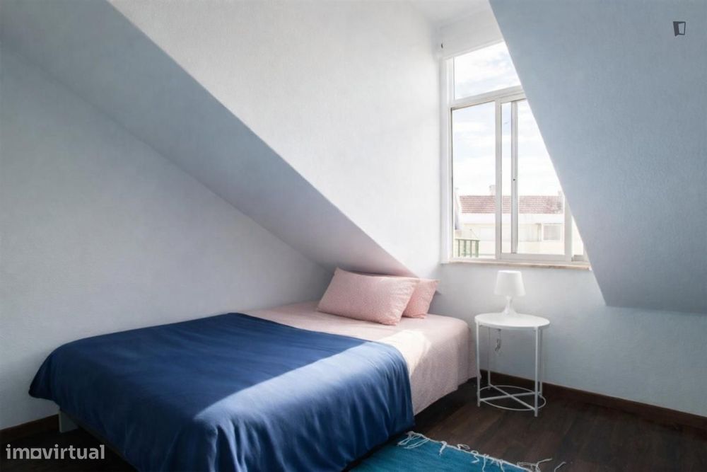 Quarto - localizado em Alcântara Lisbon