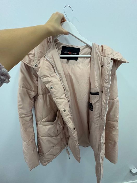 Пуховик жіночий пудровий