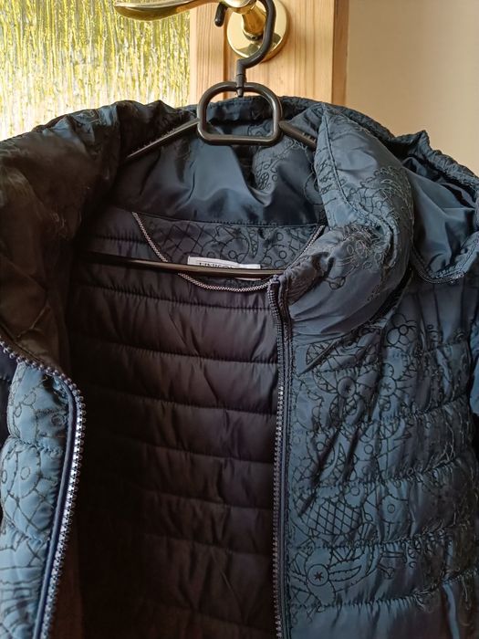 Kurtka ocieplana Unisono rozmiar M, kolor granatowy.