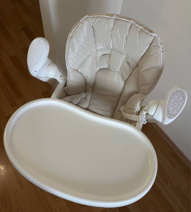 Стілець гойдалка для годування