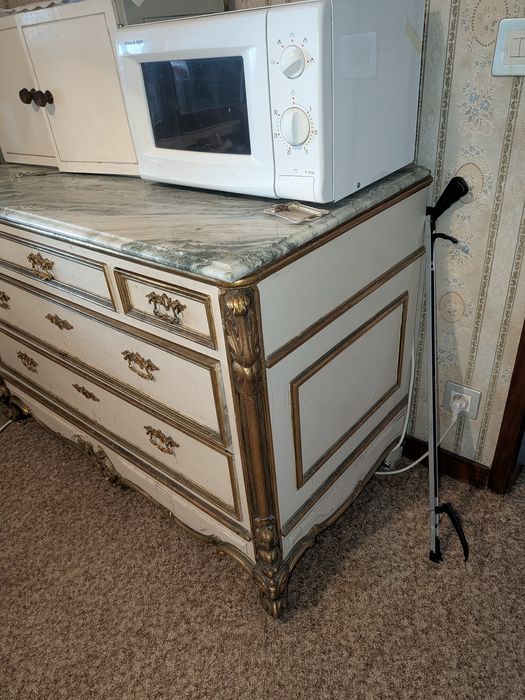 Cómoda com tampo em mármore
