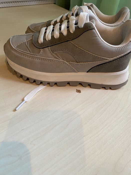 Продам кроссовки для мальчика Reserved