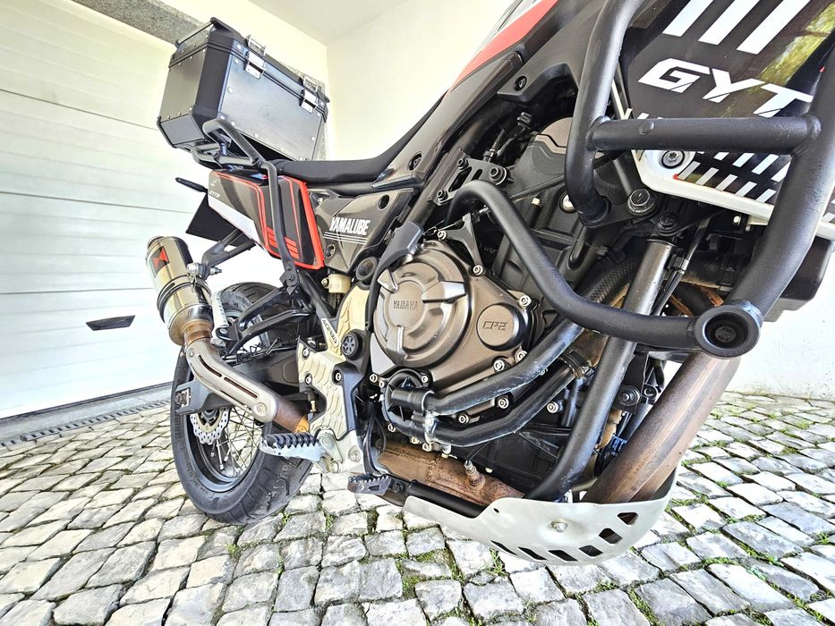Yamaha Tenere 700 com Top Case e livro de revisões carimbado