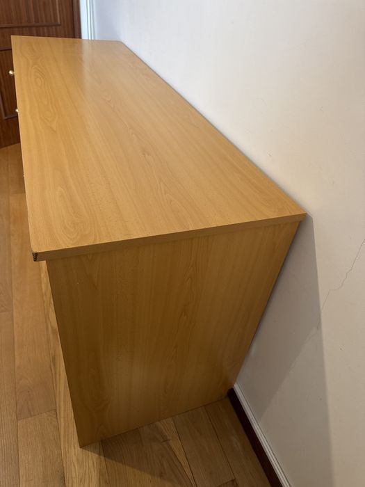 Secretária para computador com arrumação