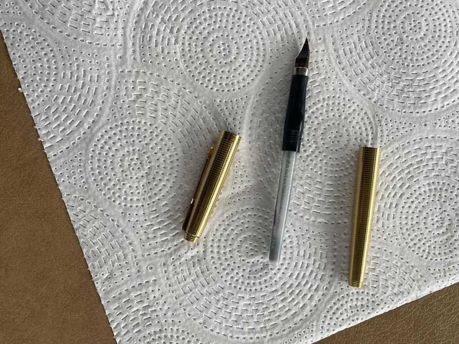 Caneta tinta permanente PARKER 180 INSIGNIA ( banhada a ouro ) vintage USA