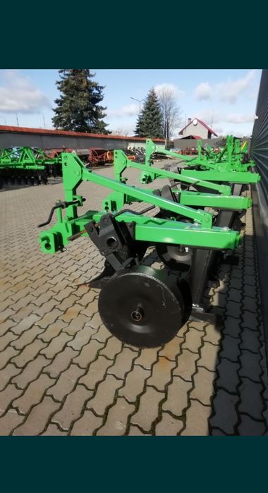 Плуг 2-20 bomet. 2-25. 3-30 Є доставка.