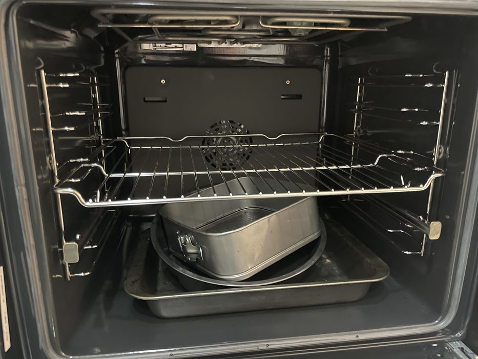 Продам електричну духовку BOSCH в хорошому робочому стані