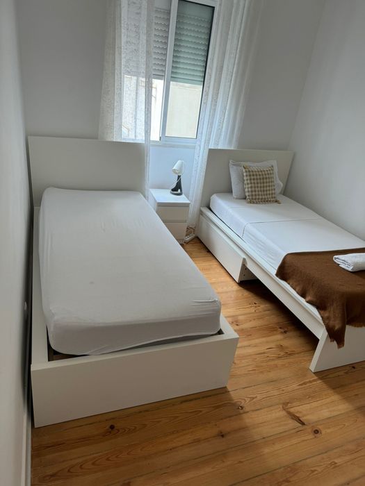 Roupeiro cama e colchoes