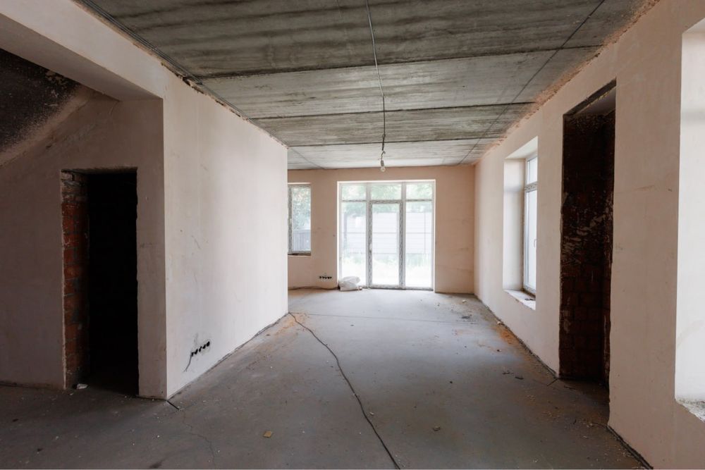 Продаж дуплекс 180м2. Початковий ремонт. КМ.ЦЕНТРАЛЬНІ комунікаціі.