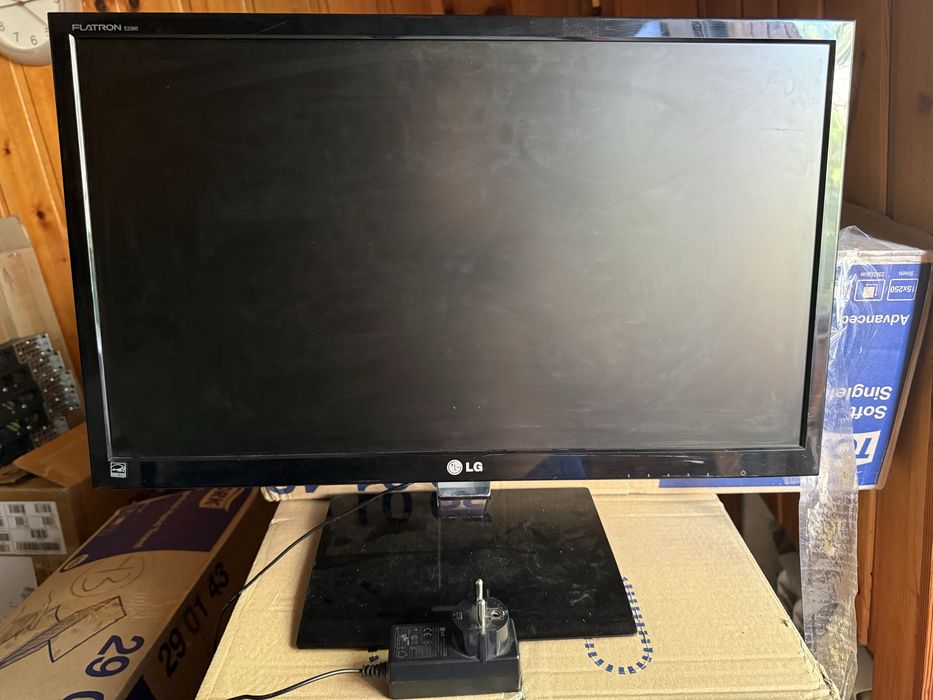 23-дюймовый Full HD LED-монитор LG Flatron E2360V-PN
