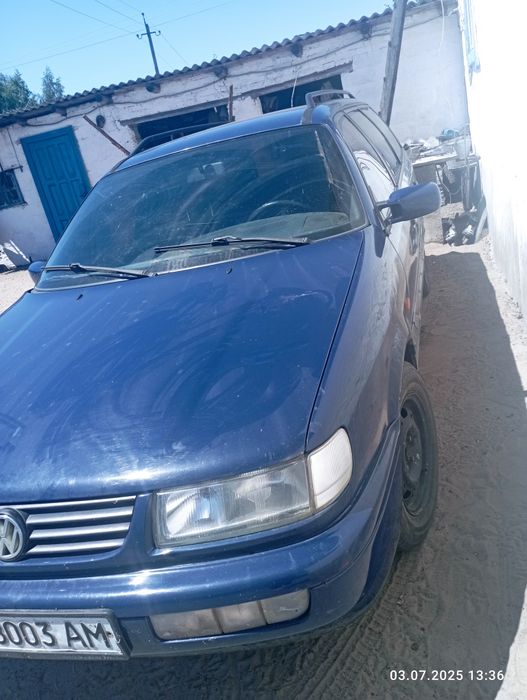 Продам машину Volkswagen Passat 1994 року на бензині