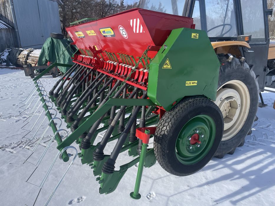 Siewnik poznaniak po remoncie  dlugie redlice duża skrzynia zagarniacz