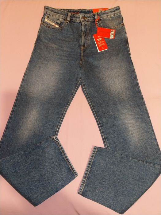 Wyprzedaż:Spodnie męskie marki Diesel.