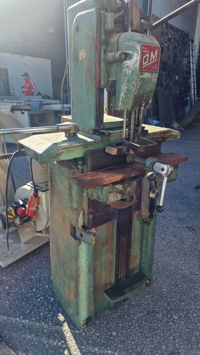 Furador de corrente com duas correntes maquinas de carpintaria