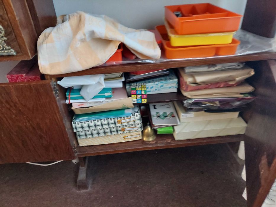 Estante em madeira africana, originaria de Moçambique