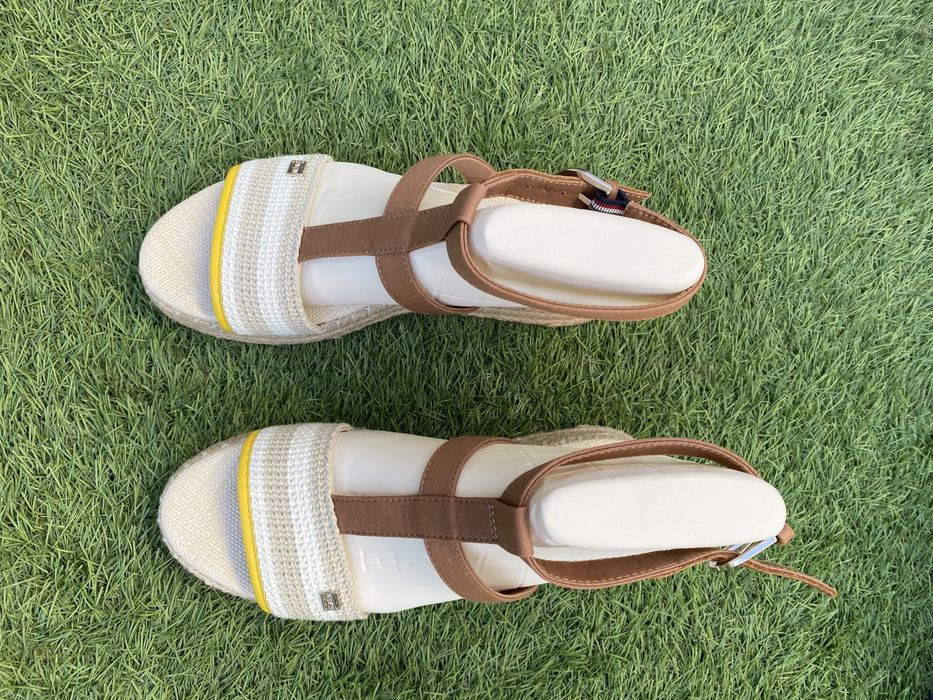 Sandalias Tommy Hilfiger ( Novas )