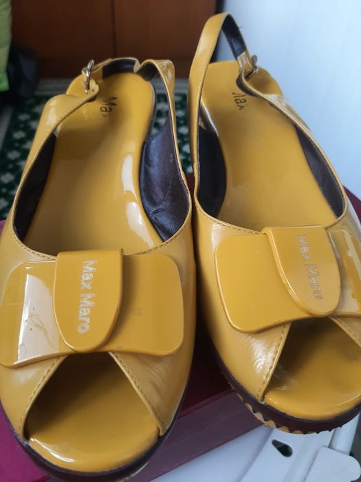 Продам босоніжки,шкіряні.