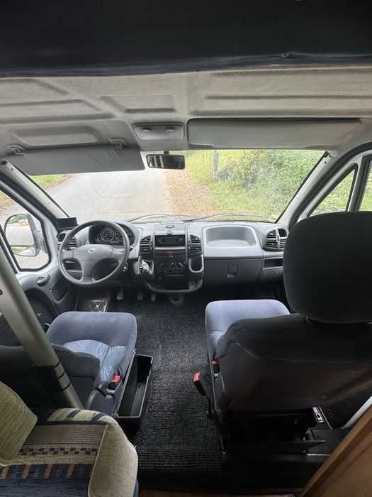 Autocaravana Espaçosa e Compacta – 6 Lugares, 100% Autónoma, com muitos Extras, Pronta a Viajar