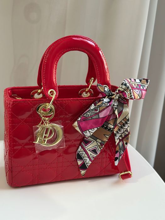 Torebka Dior na pasku z chusteczką