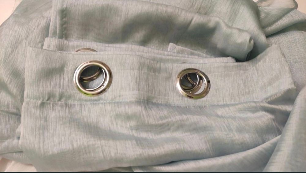 Firana na przelotkach niebieska prześwitująca zasłonka