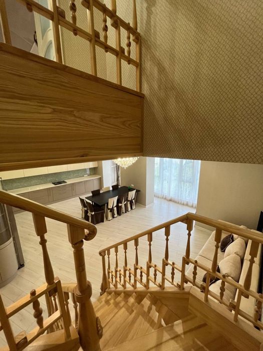 Продаж, 4 кімнатної 2 - рівневої квартири (Кузнецька) Заводський  7#2