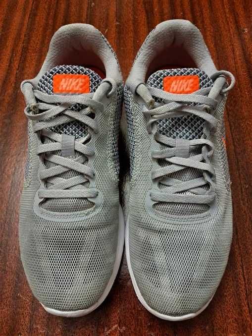 Женские Оригинальные кроссовки Nike 39размер.