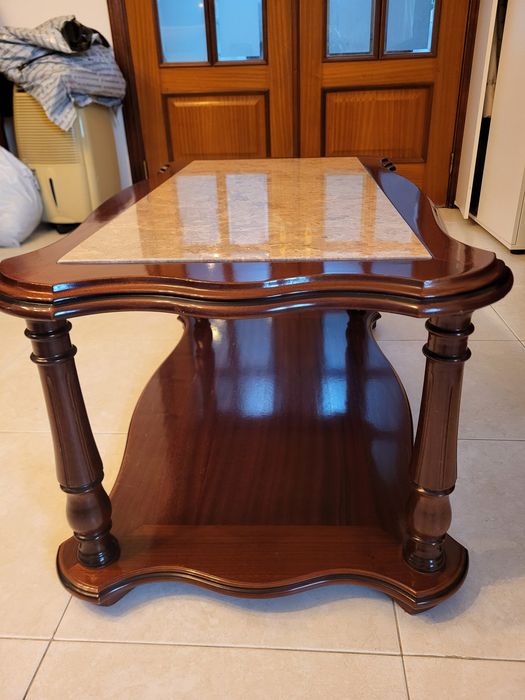 Mesa de centro com pedra mármore