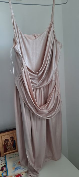 Sukienka wieczorowa z połyskiem Monnari 38