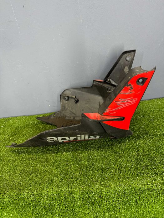 Aprilia Tuono 660 плуг нижній пластик