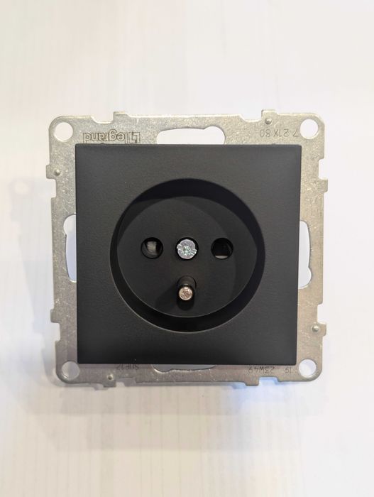 SUNO Gniazdo 2P+Z auto przesłony CZARNE (721480)