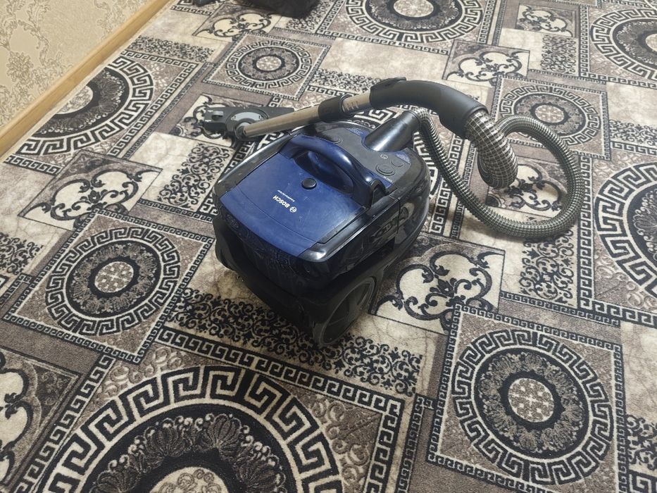 Пилосос Bosch Wet&dry BWD41700