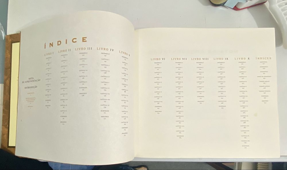 Livro “Vitrúvio” de M. Justino Maciel