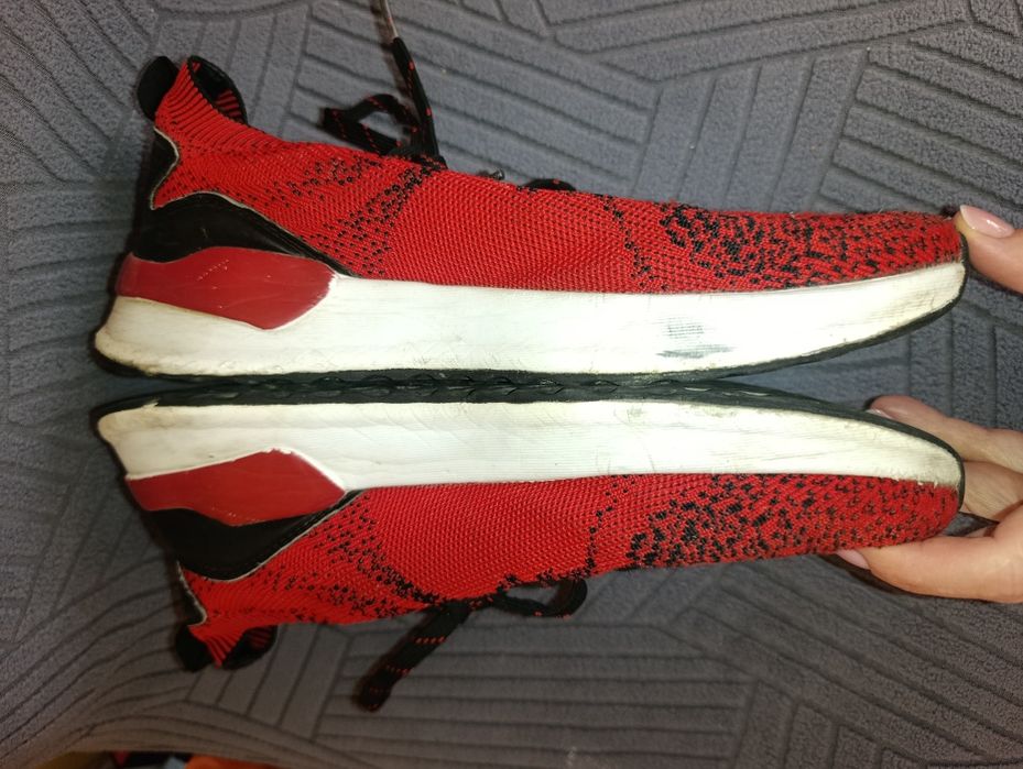 Buty sportowe męskie Bench czerwono-czarne